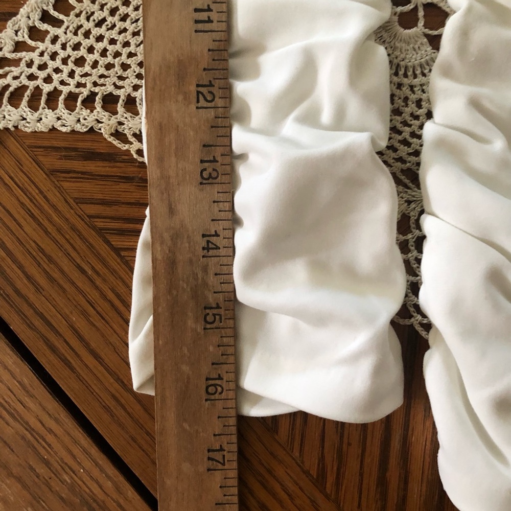 3/4 Length Vintage White Gloves - Picture 5 of 12
